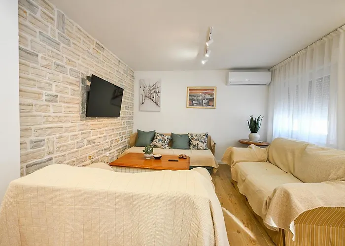 Marija With Pool Nyaraló