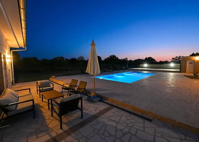 Nyaraló Marija With Pool