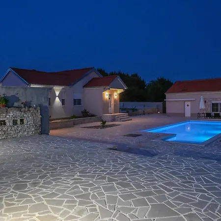 Casa de Férias Marija With Pool Bukovic